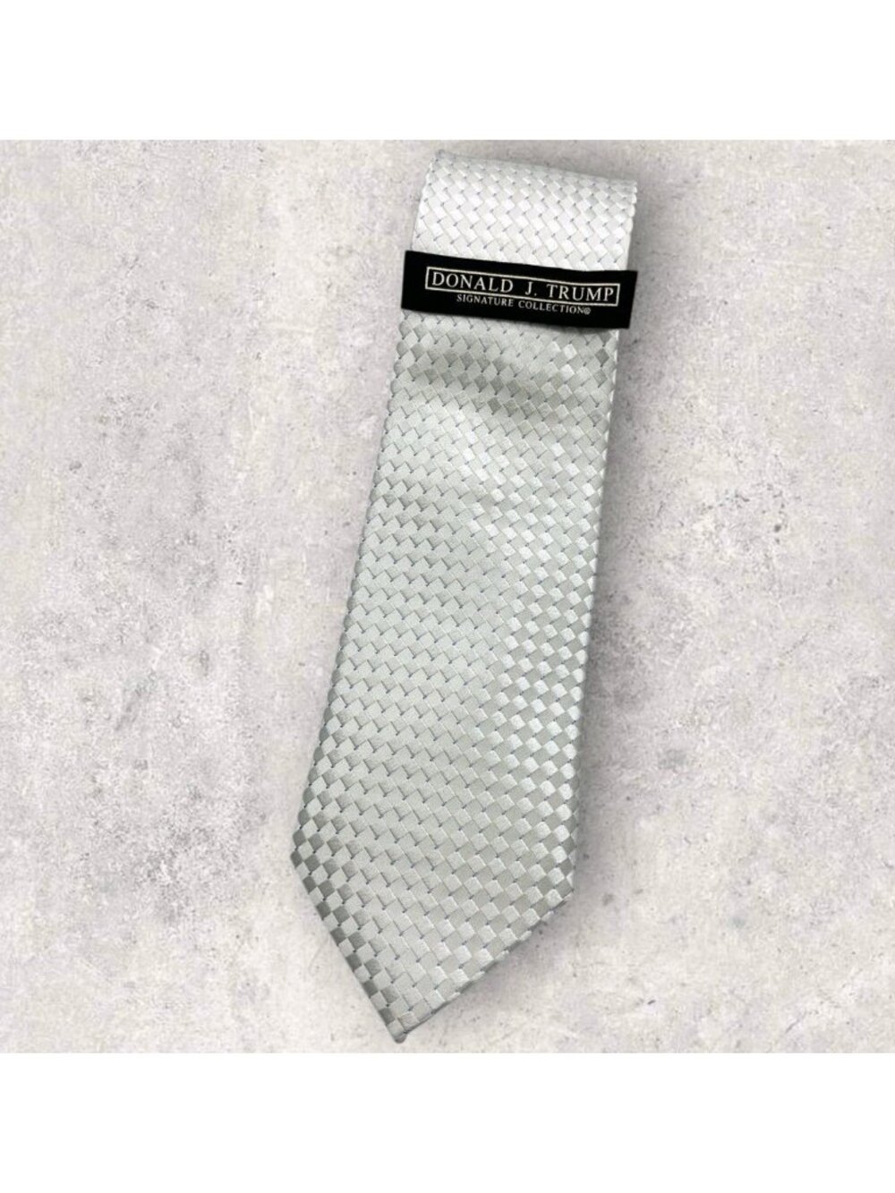 NEW DONALD J. TRUMP Silk Tie Ivory Geometric W:3.6"